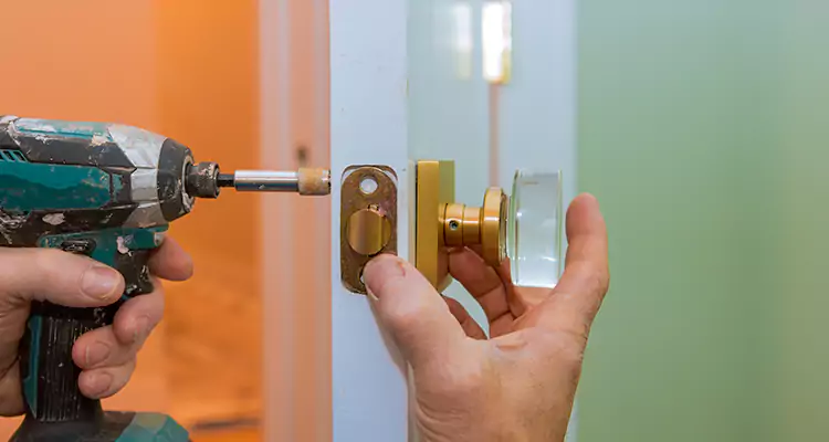 Broken Door Knob Fix in Miramar, FL