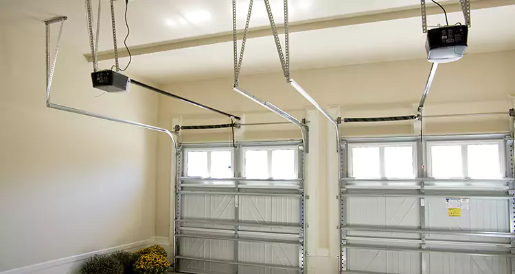 Residential Emergency Garage Door Repair in Miramar, FL